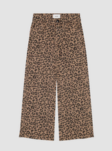 Load image into Gallery viewer, Nini Wide Leg Low Rise Jeans - Catwalk