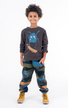 Load image into Gallery viewer, Highland Sweatshirt Skate Monster - Pewter
