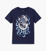 Load image into Gallery viewer, Octopus Diver Graphic Tee - Peacoat