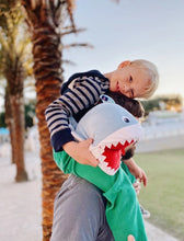 Load image into Gallery viewer, Finn Shark